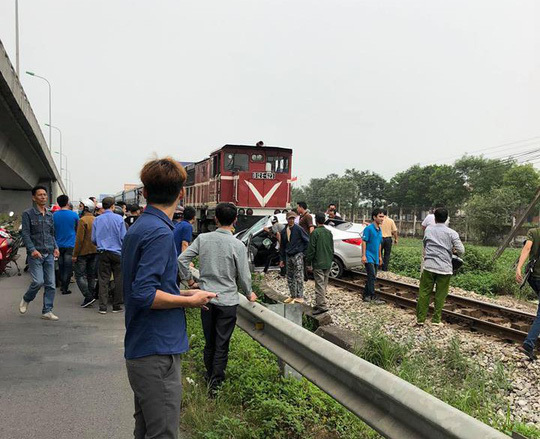 Hiện trường vụ tai nạn giao thông giữa tàu hoả và xe ô tô khiến 5 người thương vong ở Hải Dương7