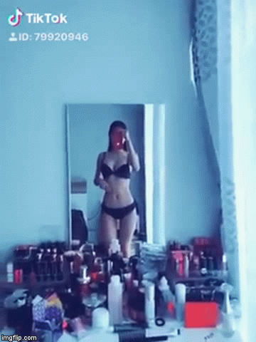 Linh Chi đăng clip mặc nội y nóng bỏng