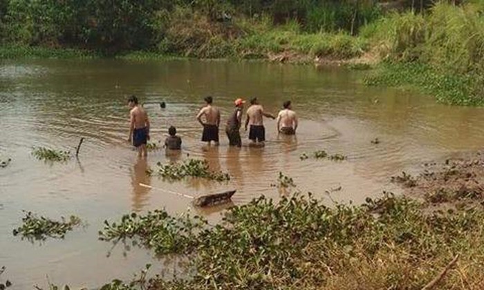 Đi mò cua bắt ốc, ba bà cháu đuối nước thương tâm