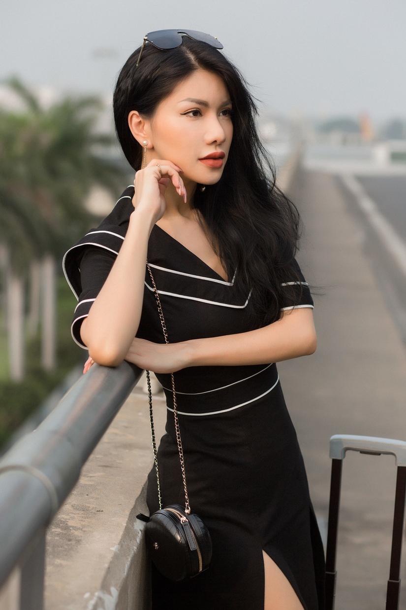 'Hoa hậu hàng không' Loan Vương sang Hồng Kông dự Liên hoan phim 