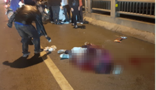 Hà Nội: Thanh niên bất ngờ mất lái đâm vào thành cầu tử vong
