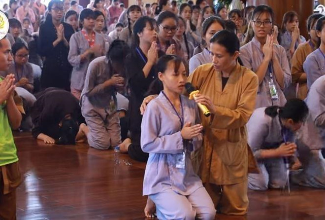 Chữa ung thư vú xương khớp bằng 'thỉnh vong' ở chùa Ba Vàng: Bác sĩ bức xúc cảnh báo