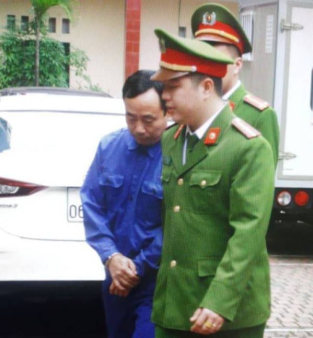 Luật sư đột ngột yêu cầu hoãn tòa xử vụ dâm ô tập thể nữ sinh lớp 9 ở Thái Bình