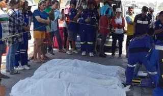 CLIP: Giây phút xe tải ủi bay xe khách xuống sông khiến 5 người Việt thiệt mạng