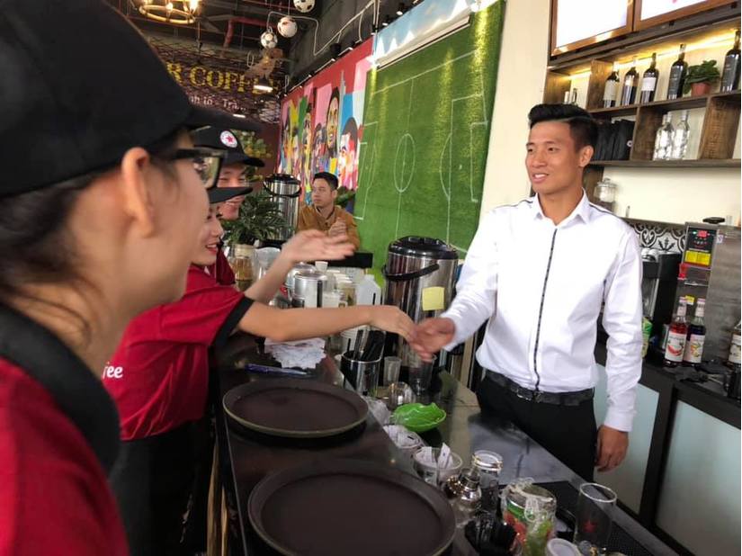 Bùi Tiến Dũng đầu tư hơn 1,5 tỷ đồng mở quán cà phê ở Hà Nội