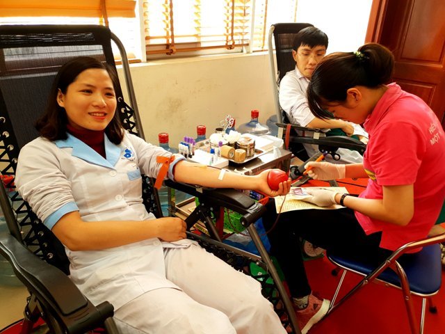Cán bộ BV Da liễu TƯ hiến máu, ủng hộ hơn 38 triệu đồng cho người bệnh