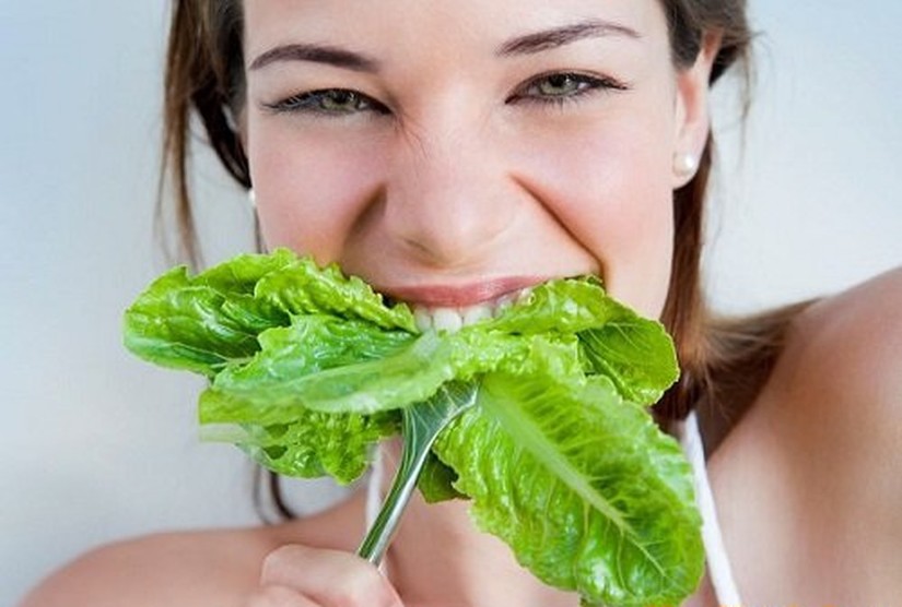 Vì sao nói ăn rau sống bẩn dễ nhiễm sán hơn thịt bẩn?