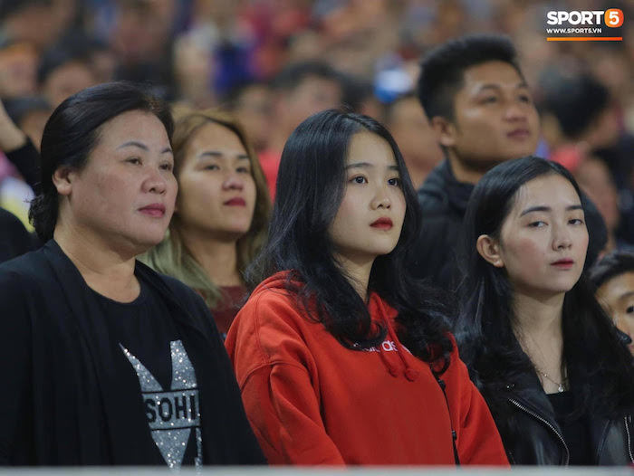 Nhan sắc xinh đẹp dàn bóng hồng của các cầu thủ U23 Việt Nam trong trận gặp Thái Lan