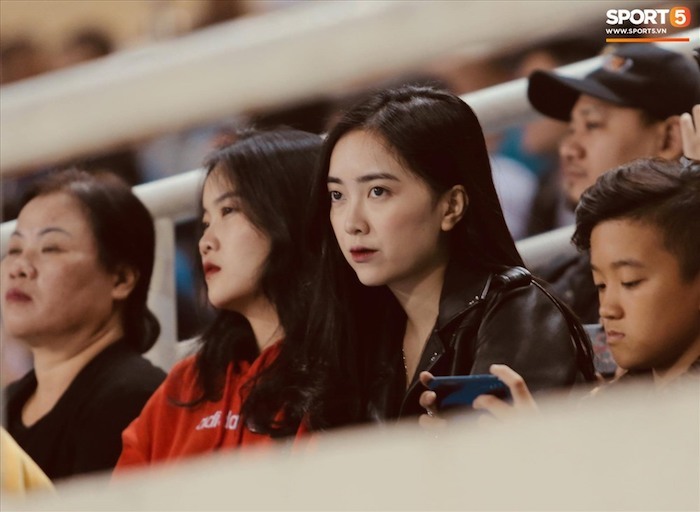 Nhan sắc xinh đẹp dàn bóng hồng của các cầu thủ U23 Việt Nam trong trận gặp Thái Lan