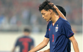 Nhận thẻ đỏ trong trận gặp U23 Việt Nam, tiền đạo Supachai bị AFC phạt nặng