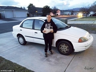 Tuổi trẻ tài cao, 13 tuổi đã tự kiếm tiền mua ô tô tặng mẹ