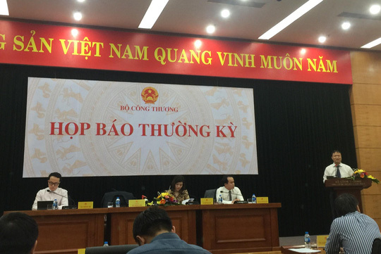 Xe biển xanh đón người nhà Bộ trưởng: Danh tính 3 cán bộ bị kỷ luật