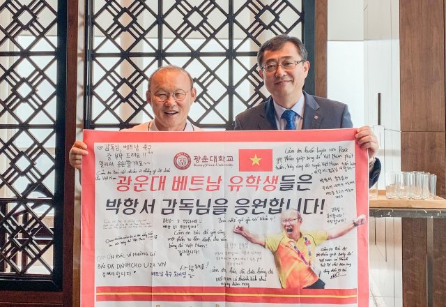 HLV Park Hang Seo bất ngờ được phong danh hiệu giáo sư