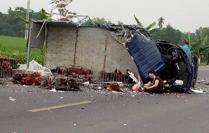 Hà Nam: Xe tải chở gà đấu đầu với xe ben, tài xế tử vong thương tâm