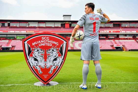 Đặng Văn Lâm bóng gió chia tay Muangthong United?