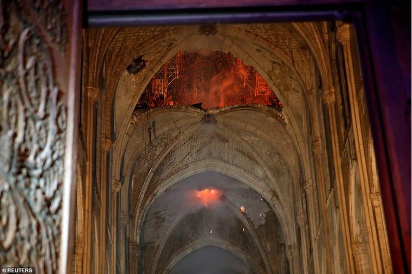 Các bảo vật vô giá tại Nhà thờ Đức Bà Paris ra sao sau vụ hỏa hoạn?