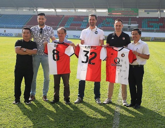 CLB Feyenoord Rotterdam tin tưởng sẽ hợp tác thành công với bóng đá Việt Nam