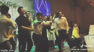 Clip: Hoài Linh nhảy cực 'chất' trên sân khấu đám cưới
