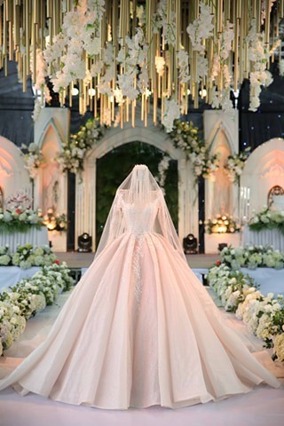 Hé lộ thân thế cô dâu trong đám cưới siêu khủng ở Hưng Yên
