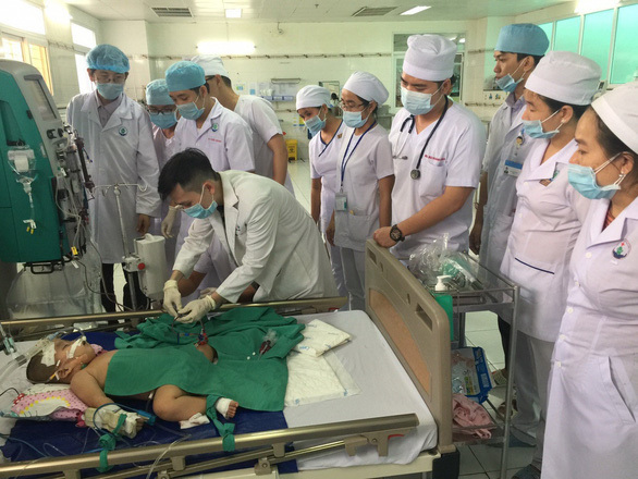 Bệnh nhân bị chân tay miệng độ IV được cứu sống thần kỳ
