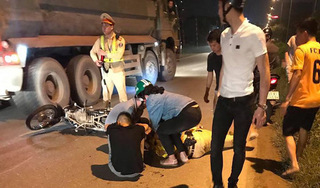 Hà Nội: Một CSGT bị thanh niên đi xe máy tông trọng thương