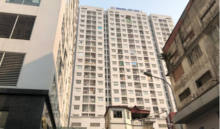 Hà Nội: Rơi từ tầng 11 xuống mái che chung cư, bé trai 4 tuổi nguy kịch
