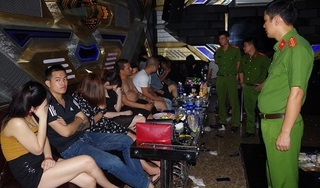 Hà Nam: Phát hiện 37 đối tượng nam, nữ đang 'bay lắc' trong quán karaoke