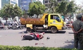 Tin tức TNGT ngày 24/4/2019: Lọt gầm xe tải, thanh niên bị cán tử vong