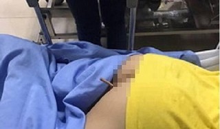 Trò nghịch dại của bạn khiến bé trai lớp 4 phải nhập viện cấp cứu