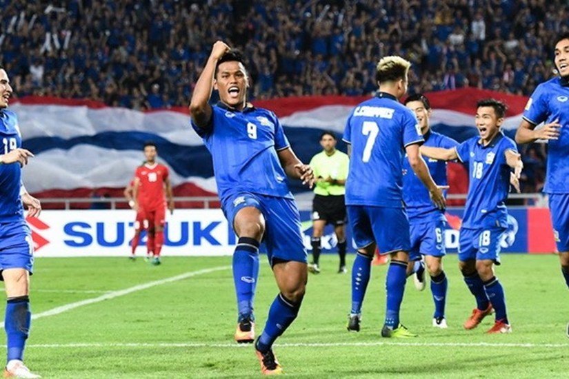 Bóng đá Thái Lan đang có ý định gắn bó dài lâu với HLV Sirisak