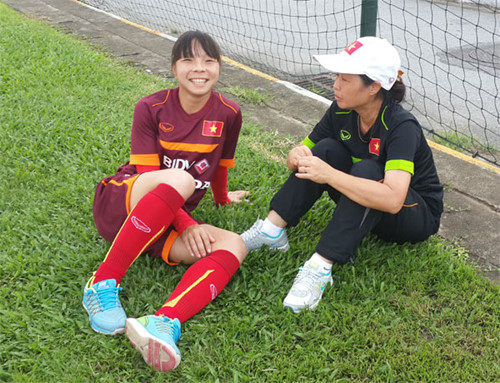 Trần Thị Hồng Nhung (ảnh trái)  sang Thái Lan thi đấu