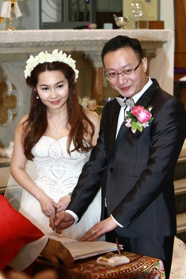 Sao phim 18+ Hong Kong: Giải nghệ thành công chúa, lấy chồng tỷ phú