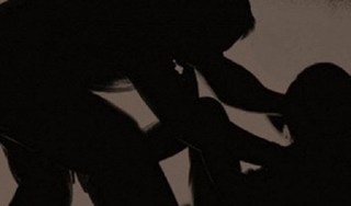 Nữ nhân viên 18 tuổi bị chủ quán trà sữa cưỡng hiếp