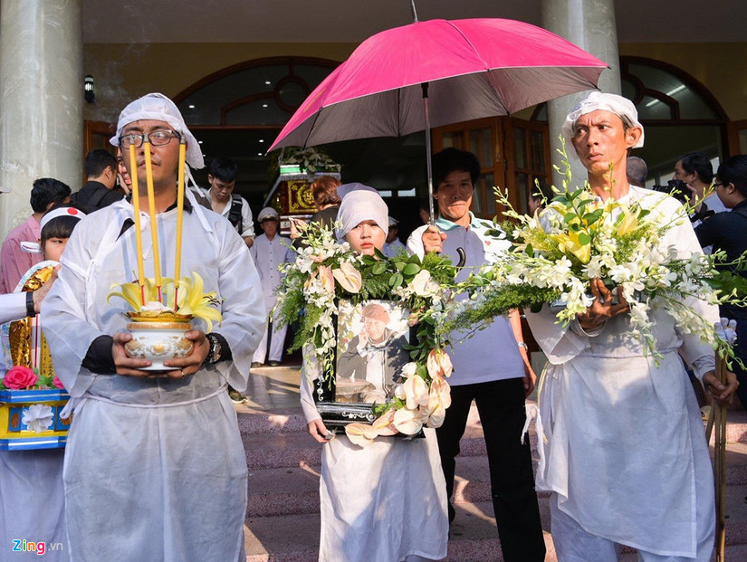 Những hình ảnh xúc động trong đám tang nghệ sĩ Lê Bình
