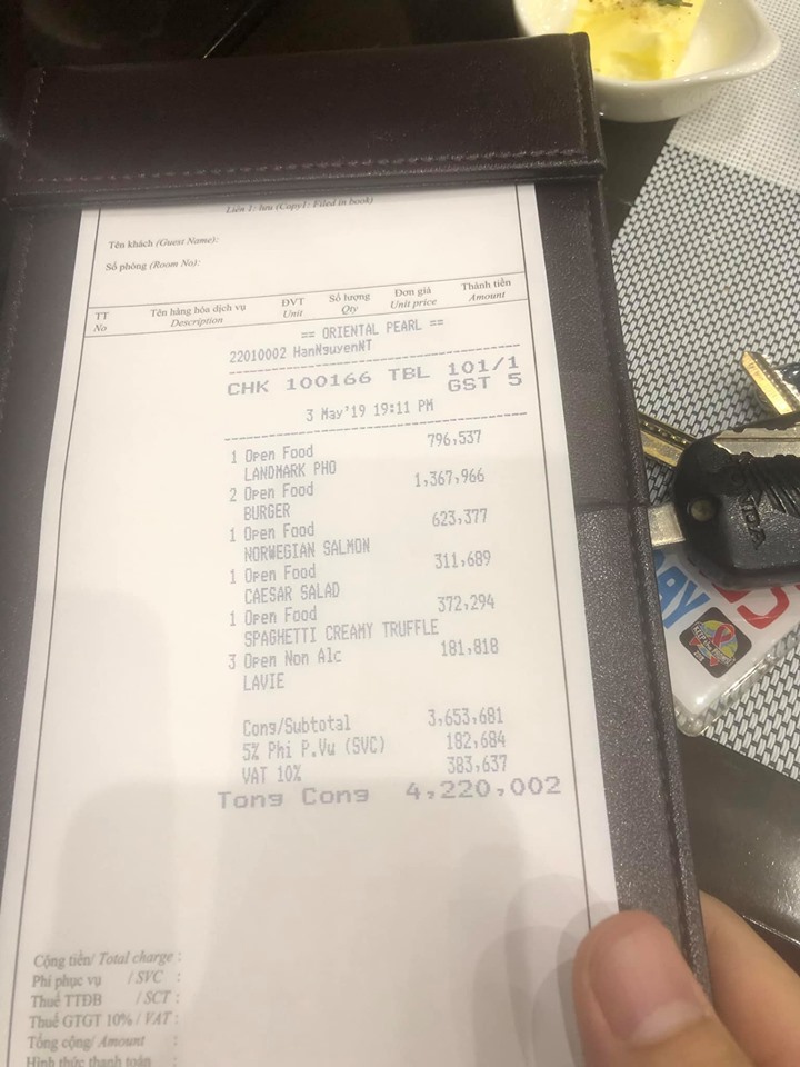 Bất ngờ với lời nhận xét của cư dân mạng sau khi ăn bát phở ‘chọc trời’ 920 nghìn đồng