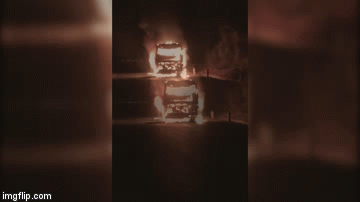 Clip: Xe khách giường nằm bốc cháy dữ dội trên quốc lộ 6