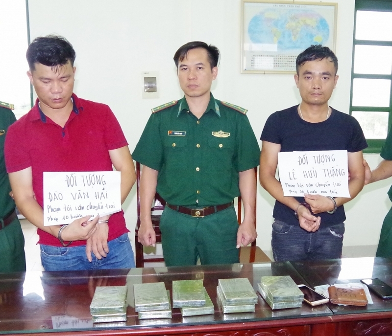 Nam Định: Bắt quả tang 2 đối tượng vận chuyển chục bánh heroin về Quất Lâm tiêu thụ