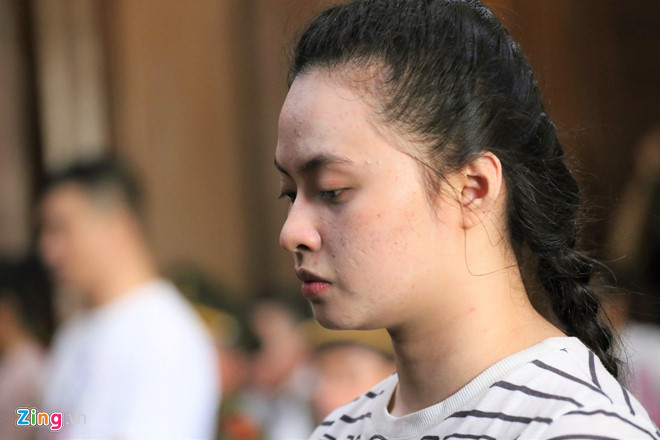 Hot girl Ngọc Miu khóc nức nở khi bị đề nghị án 20 năm tù