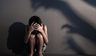 Vợ nhí xin giảm nhẹ hình phạt sau khi tố người chồng chung sống suốt 5 năm hiếp dâm