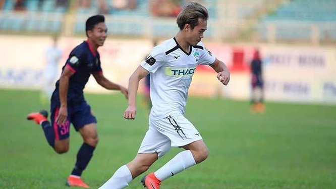 Tiền vệ Văn Toàn thể hiện phong độ ấn tượng tại V.League 2019