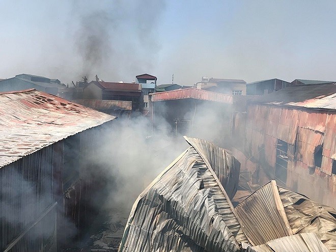 Hiện trường vụ cháy 8 xưởng gỗ ở Thạch Thất, Hà Nội