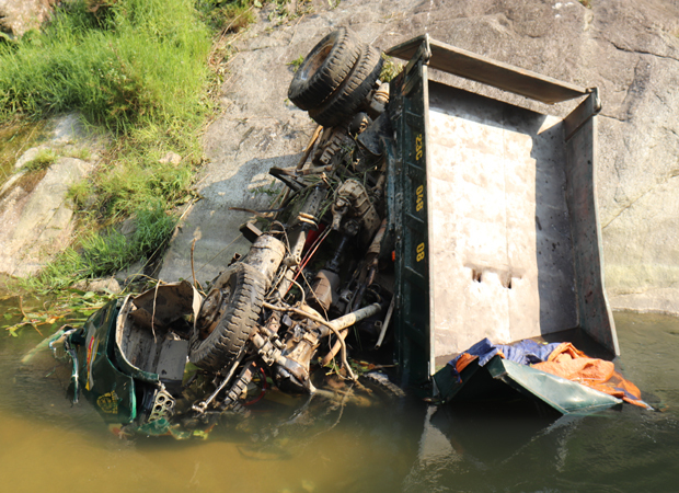 Hà Giang: Xe tải mất lái lao xuống vực sâu, 3 người thương vong