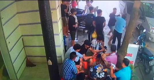 Thanh Hóa: Chủ nhà nghỉ bị nhóm lạ mặt chém trọng thương