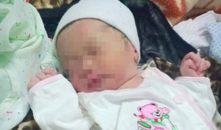 Phát hiện bé gái sơ sinh bị bỏ rơi trước cửa trạm y tế xã trong đêm