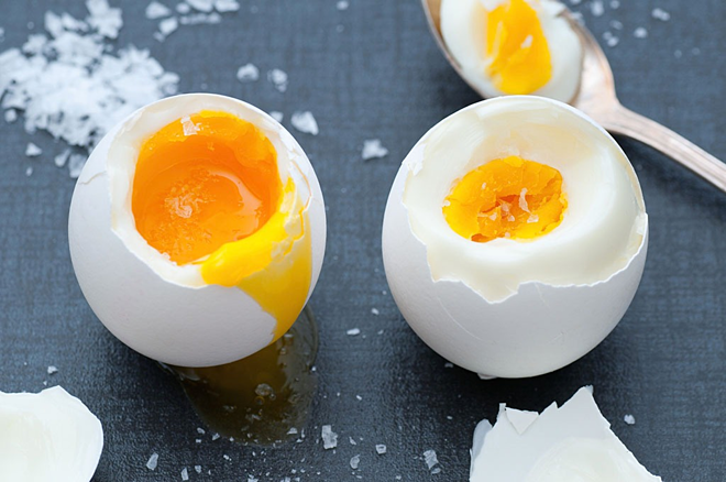 Bác sĩ mách mẹ cách cho trẻ ăn trứng theo độ tuổi