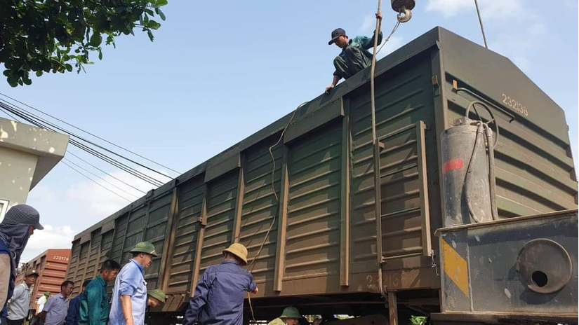 Nguyên nhân vụ tàu trật bánh, lật toa gây thiệt hại hàng tỷ đồng ở Nam Định