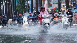 Dự báo thời tiết 27/5: Hà Nội mưa lớn dài ngày, TP.HCM đề phòng tia UV nguy hại