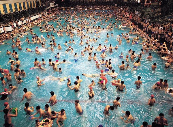 Trong một bể bơi công cộng có đến 60 lít nước tiểu