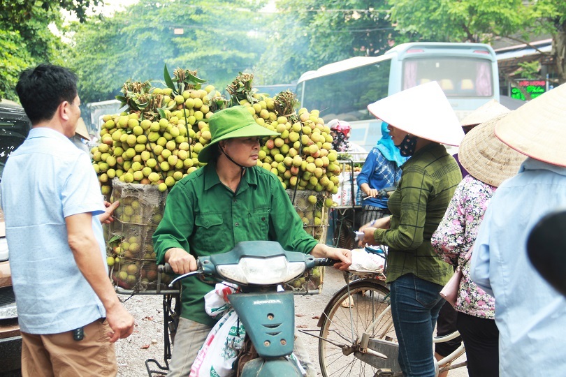 Lượng người bán vải tại thị trấn Kim, Lục Ngạn vắng vẻ, khác hẳn so với mọi năm.