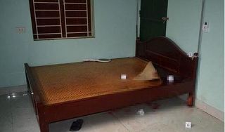 Điều tra người đàn ông tử vong, dây cao su quấn quanh cổ